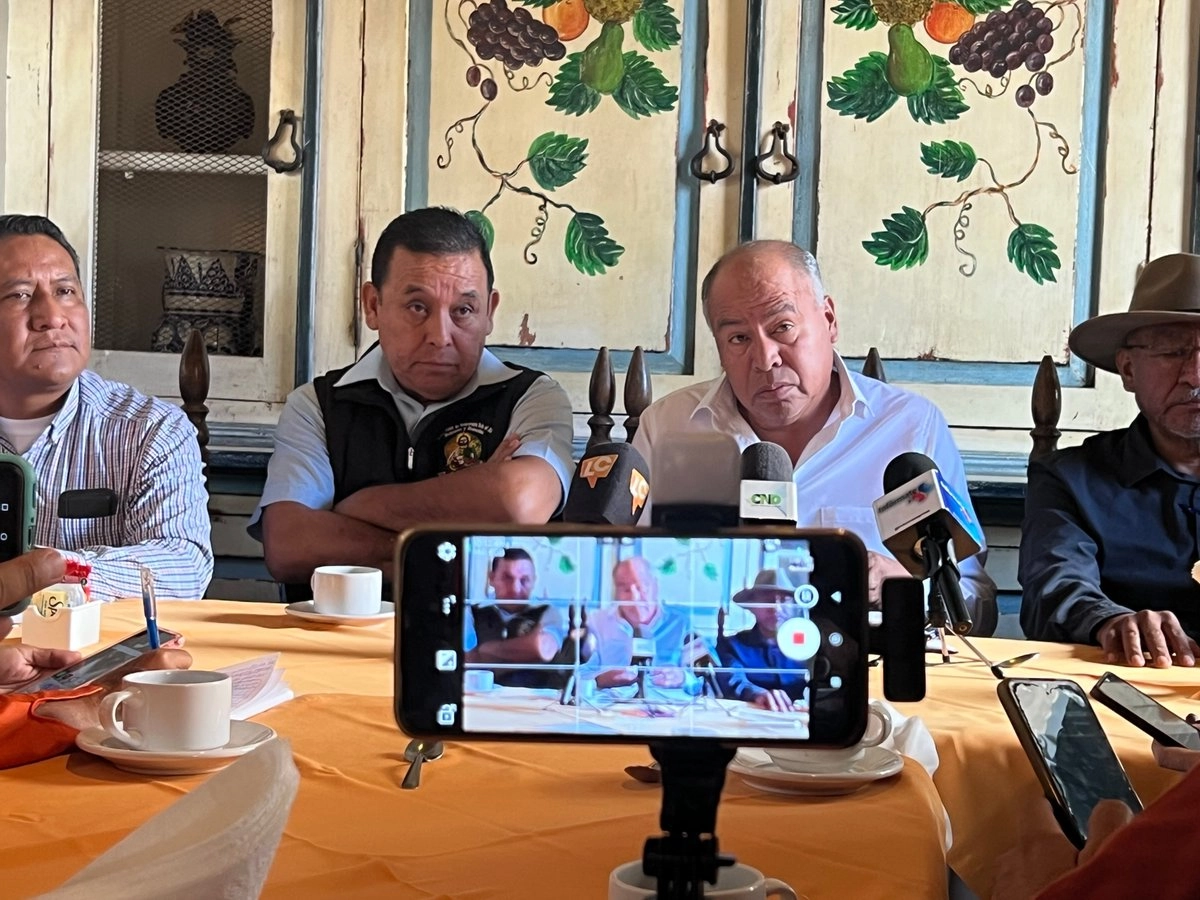 Integrantes del nuevo comité comunal en rueda de prensa en Cuernavaca, Morelos. Foto 

