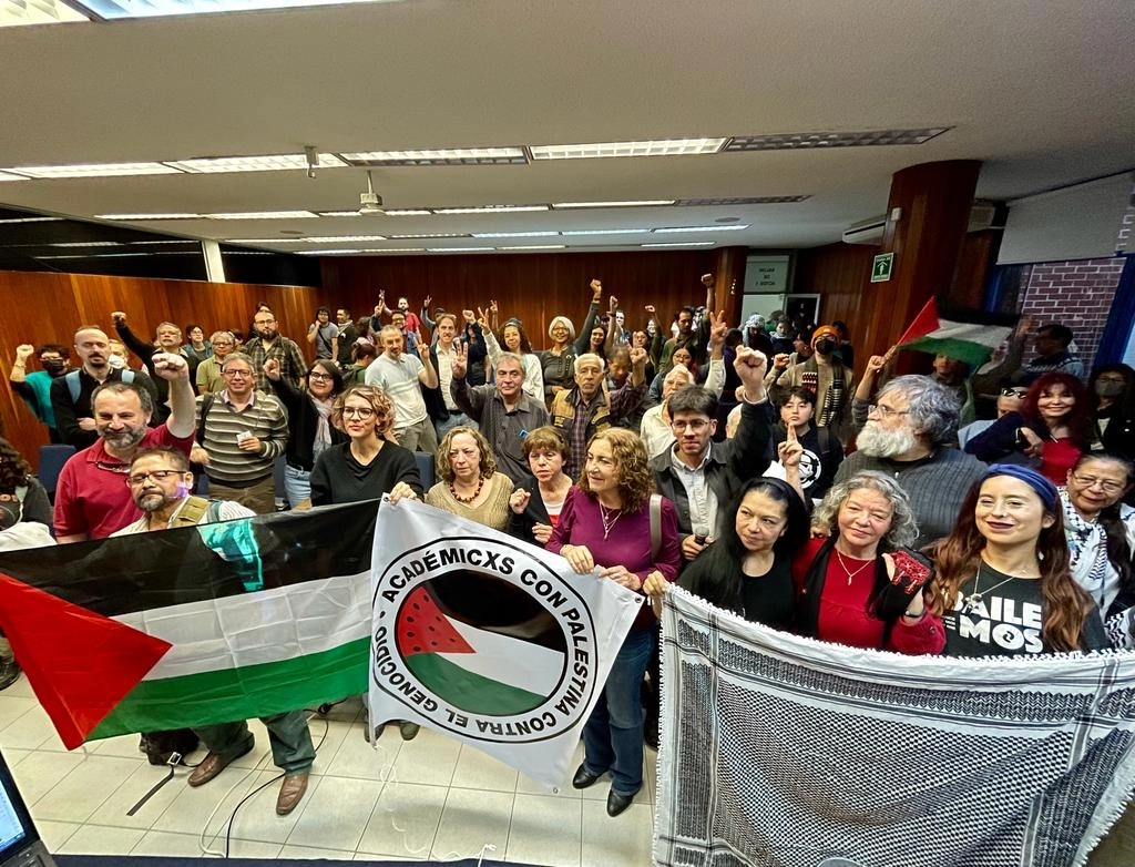 Integrantes del colectivo “Academicxs con Palestina contra el Genocidio”. Foto Roberto García