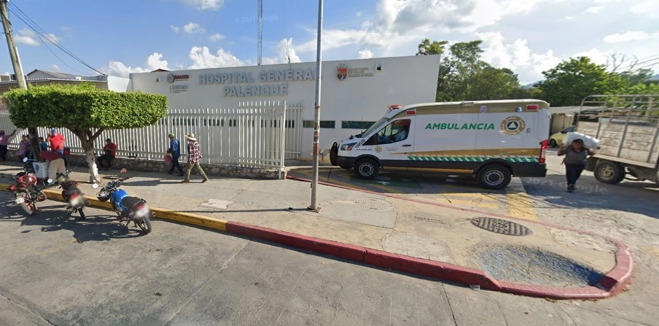 Fachada del Hospital General de Palenque, Chiapas; habitantes de la localidad emitieron un comunicado en el que mencionan las deficiencias en la atención de los pacientes en este nosocomio. Foto Tomada de Google Street View / Archivo