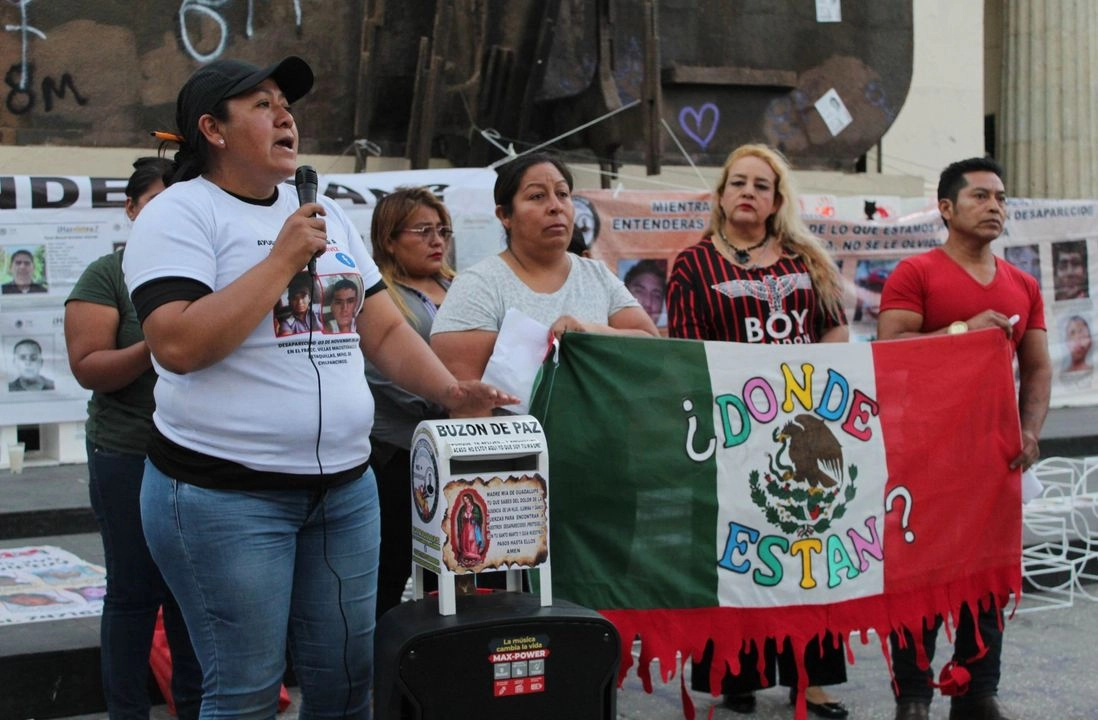 Familias buscadoras durante una manifestación en Chilpancingo, Guerrero. 