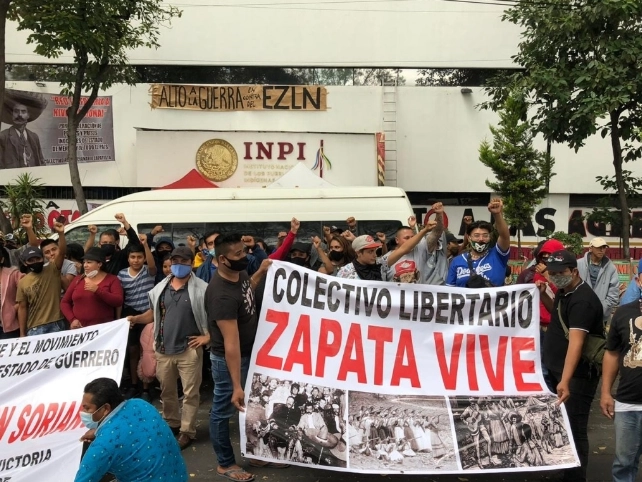 Integrantes de la comunidad otomí en la CDMX durante la 'toma' del INPI, octubre de 2020. Foto Roberto García Ortiz