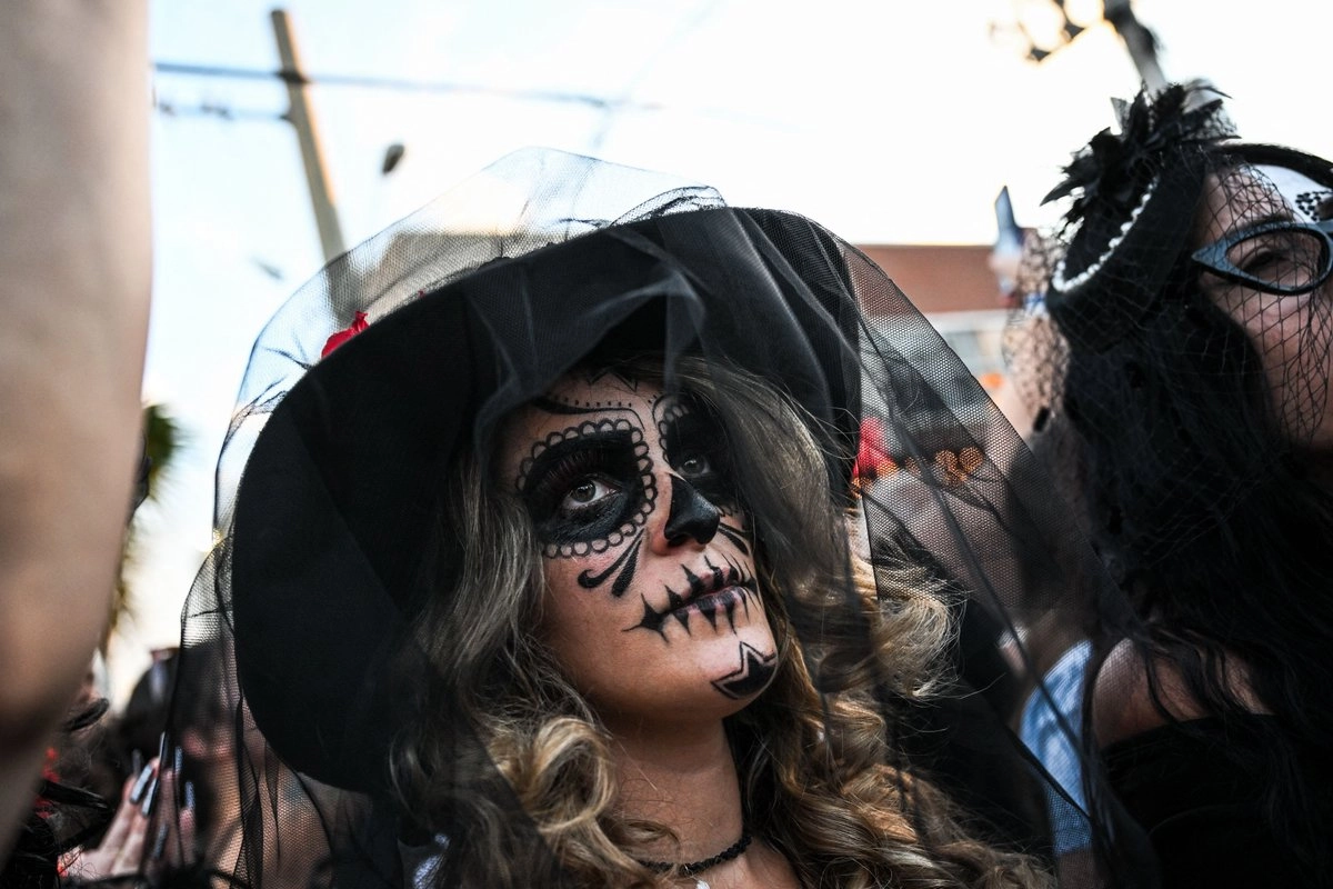 Desfile por la celebración del Día de los Muertos en Fort Lauderdale, Florida, el 1 de noviembre de 2025.