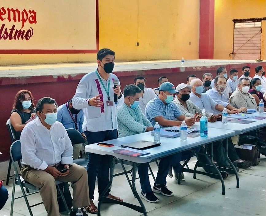 Apenas el pasado 9 de mayo, autoridades federales se reunieron con representantes indígenas para exponerles el proyecto. Foto Presidencia
