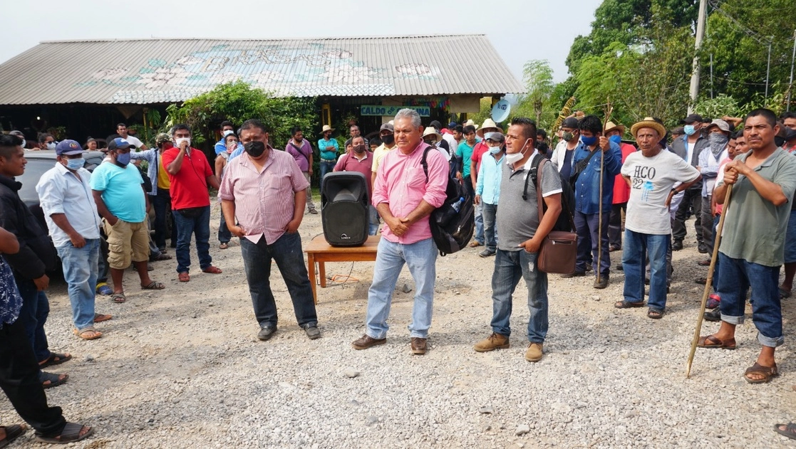 Con bloqueos y retención de funcionarios se exige la destitución del presidente municipal de San Juan Mazatlán, Oaxaca, el 10 de febrero de 2021. Foto cortesía José Luis López