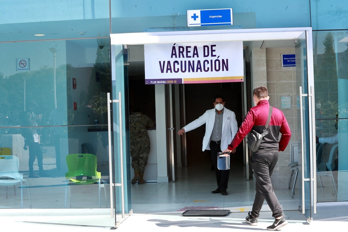Área de vacunación del Centro de Estudios Navales en Ciencias de la Salud de la secretaria de Marina, en la Ciudad de Mexico, el 28 de diciembre de 2020. Foto Luis Castillo