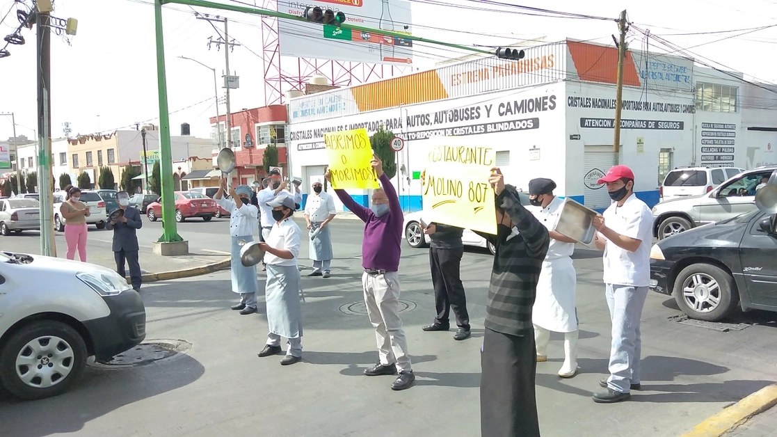 En Hidalgo hacen "cacerolazos" para exigir reapertura de restaurantes cerrados por Covid-19. Foto Juan Ricardo Montoya