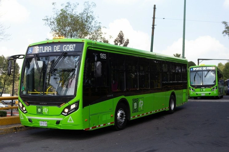 Se invertirán 100 millones de pesos para la compra de 10 unidades biarticuladas de Metrobus y 500 millones más se invertirán en la adquisición de 87 unidades para RTP. Foto Pablo Ramos / Archivo

