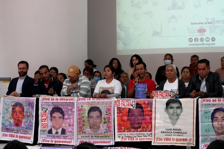 Padres de los 43 normalistas de Ayotzinapa, en conferencia de prensa en julio pasado. Foto Alfredo Domínguez
