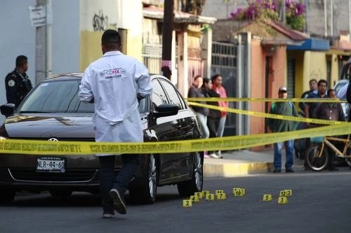 Escena de una ejecución en Iztapalapa, lugar que registra el mayor número de casos dolosos. Foto Alfredo Domínguez / Archivo