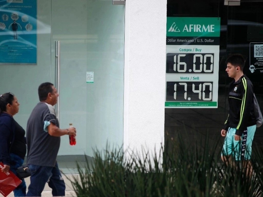 La divisa nacional ha ganado 19 centavos en los últimos cuatro cierres frente al dólar. Foto Cristina Rodríguez / Archivo