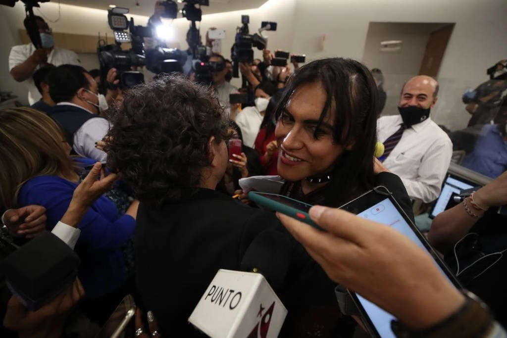 Conferencia de prensa conjunta del diputado Gabriel Quadri y la diputada María Clemente. Foto José Antonio López