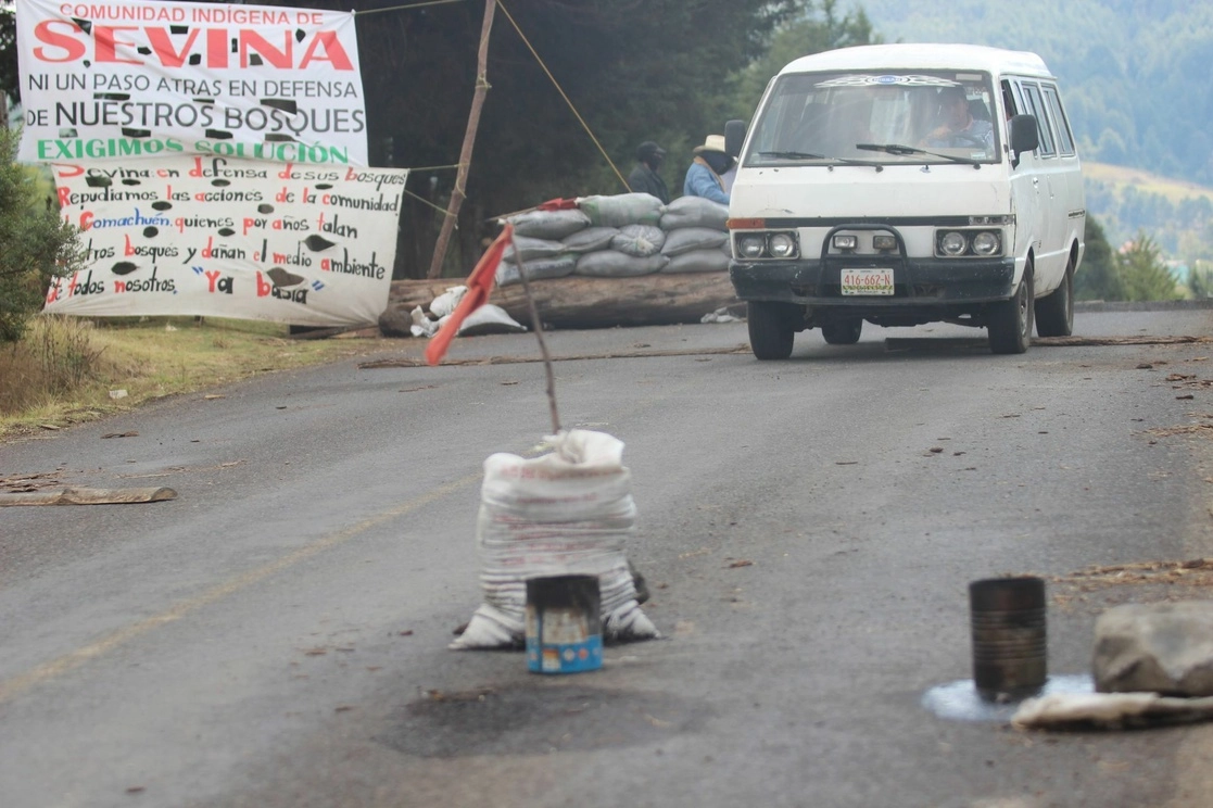 En 2015, habitantes de la comunidad indígena de Sevina realizaron un bloqueo por la tala ilegal en la zona, que también afectó a Tingambato, para la siembra de aguacate. Foto Cuartoscuro / Archivo