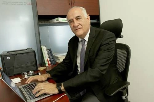 El rector Eduardo Peñalosa Castro expuso que será un trimestre en general con un trabajo remoto, ya que se considera primordial la salud de la comunidad. Foto María Luisa Severiano / Archivo
