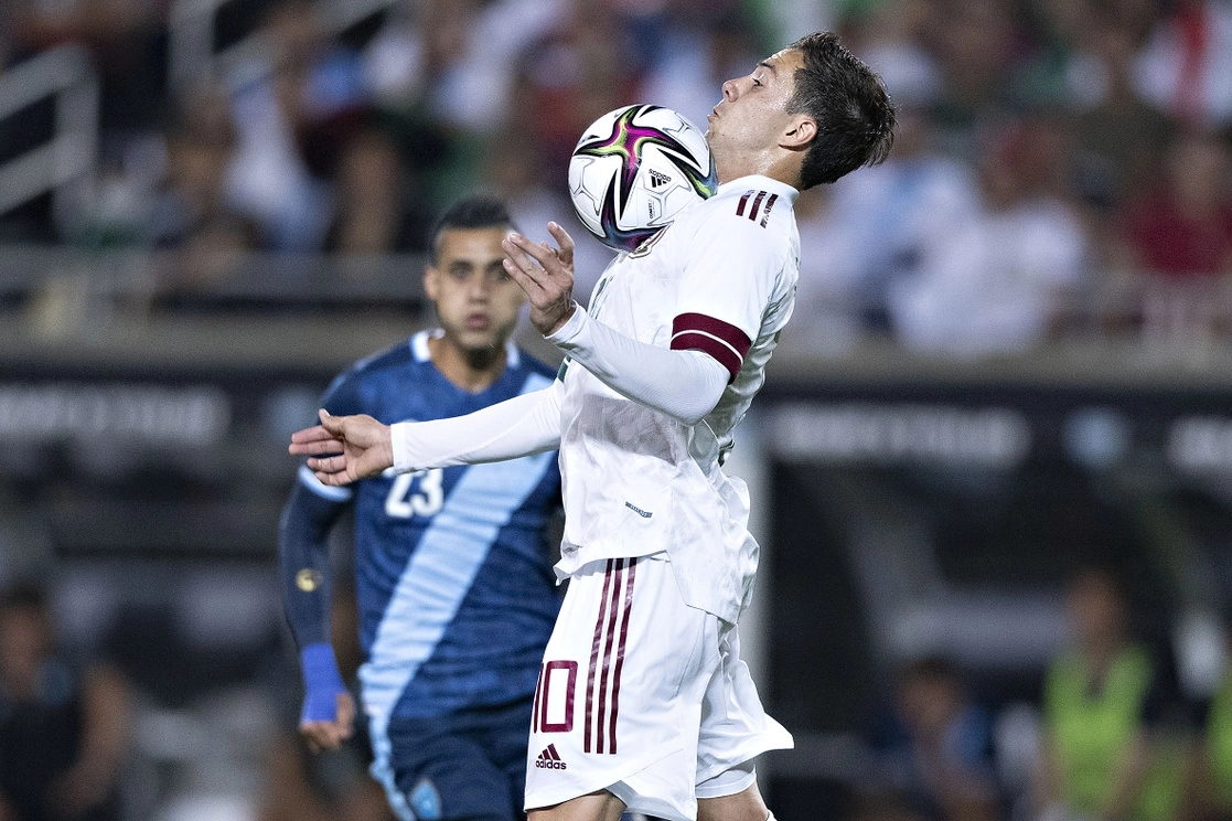 El delantero Sebastián Córdova durante el encuentro. Foto Selección Nacional