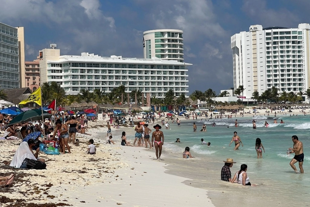 Algunos hoteles de Cancún y Playa del Carmen espera la temporada vacacional con déficit de personal. Foto Cuartoscuro