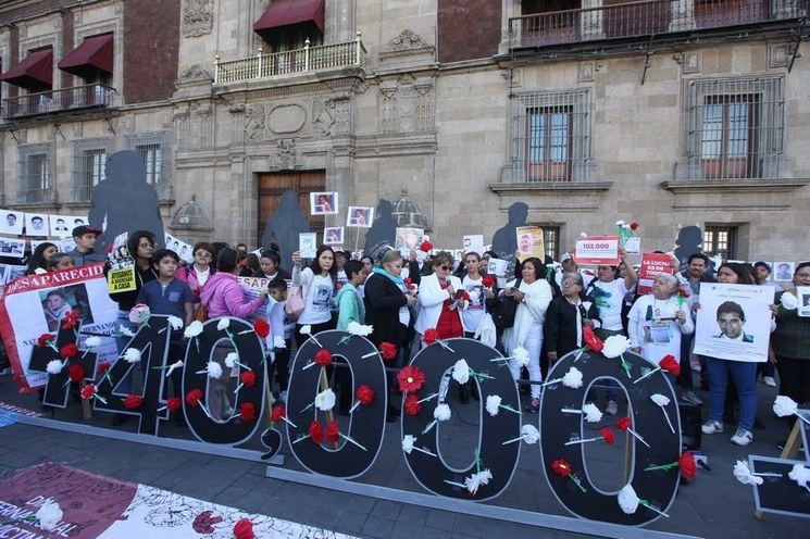 Integrantes del Movimiento Nacional por nuestros Desaparecidos en México durante una protesta frente a Palacio Nacional, el año pasado. Foto Pablo Ramos / Archivo