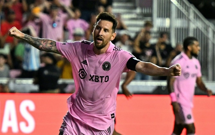 Lionel Messi celebra uno de sus goles en la victoria 4-0 del Inter Miamo sobre el Atlanta United, en la Leagues Cup. Foto Afp.