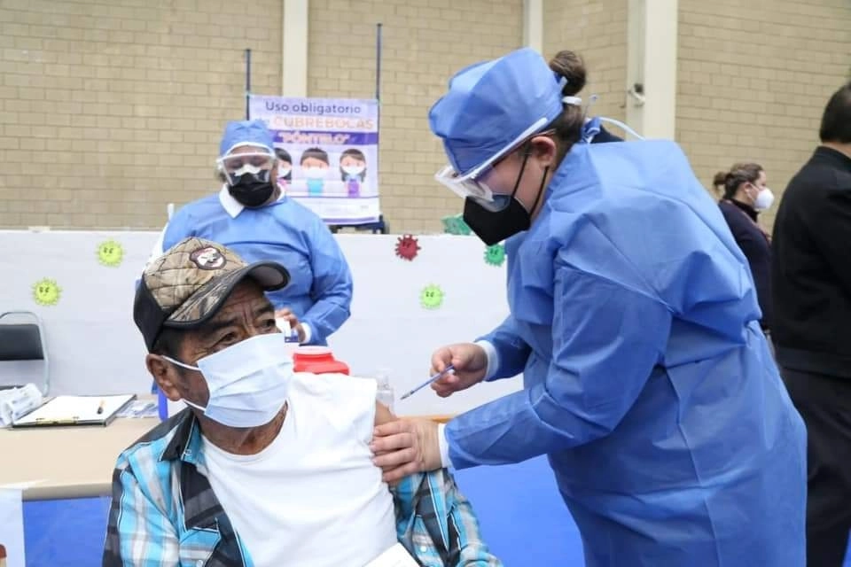 Vacunación a adultos mayores en el municipio de Linares, en Nuevo León, el 17 de febrero de 2021. Foto cortesía Secretaría de Salud estatal