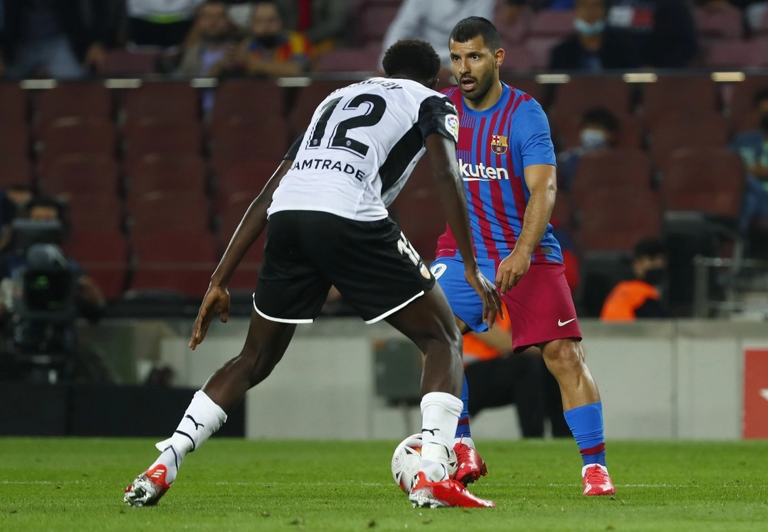Sergio "El Kun" Agüero jugó pocos minutos en su debut. Foto Ap