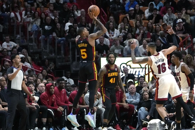Heat de Miami se sobrepuso a una noche histórica de Trae Young para derrotar este viernes. Foto Ap