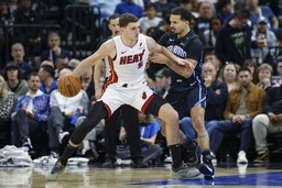 Herro terminó con 20 puntos para ayudar al Heat a recuperarse de un déficit de 17 tantos. Foto Ap