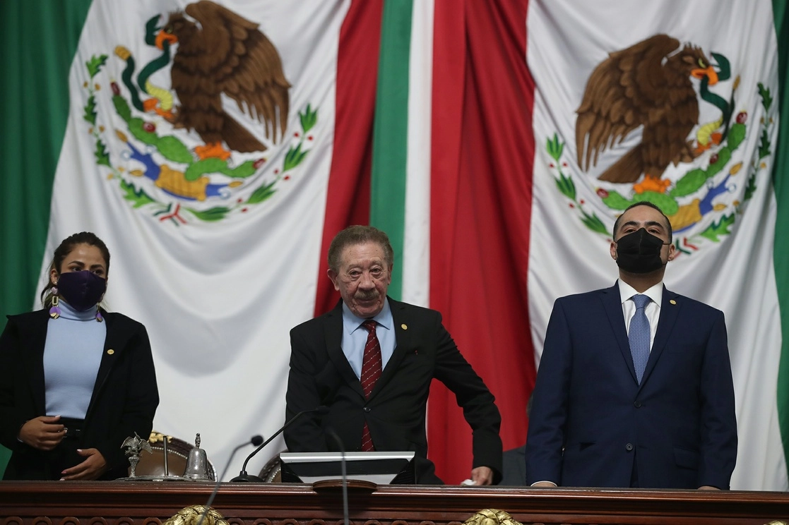 Héctor Díaz Polanco, al centro, fue elegido por los legisladores presidente de la mesa directiva al comenzar las sesiones de la segunda Legislatura en el recinto de Donceles y Allende, el 1 de septiembre de 2021. Foto José Antonio López