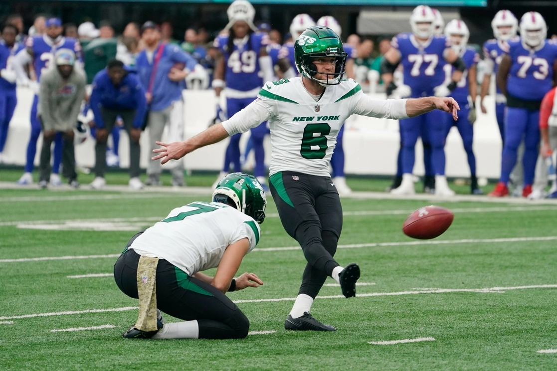 Greg Zuerlein de los Jetsa de NY dio los tres puntos de la victoria ante Bills de Buffalo durante el juego de la semana nueve de la NFL. Foto Ap