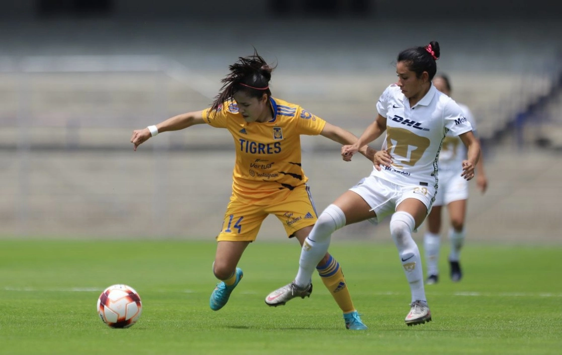Las regiomontanas siguen invictas con 33 unidades, a la espera del duelo de Monterrey mañana, mientras que la escuadra de la UNAM tiene 16 puntos en el octavo peldaño. Foto Cuartoscuro