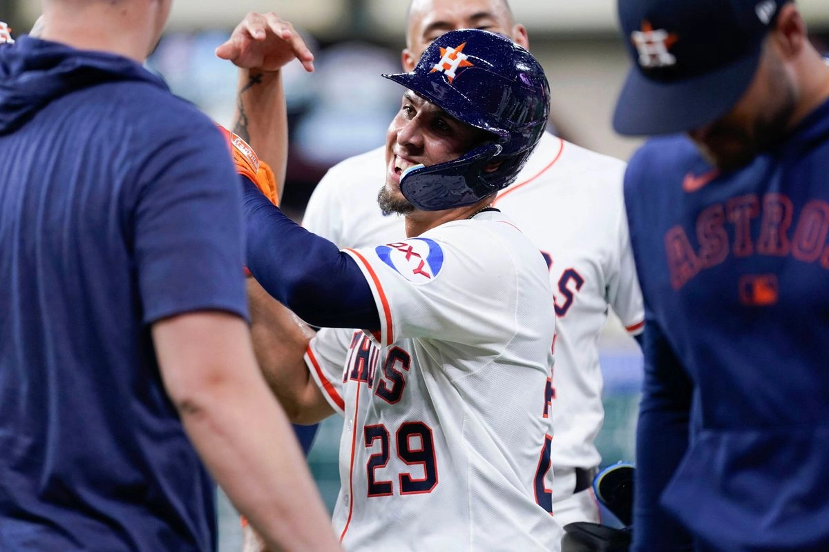 El mexicano ayudó a que Houston, líder de la División Oeste de la Liga Americana, lograra su sexta victoria por walk-off de la temporada. Foto
