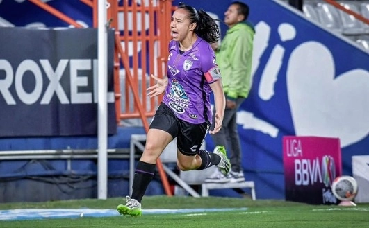  Charlyn festeja el primer tanto de las Tuzas a pase de Jenni. Foto @tuzasoficial