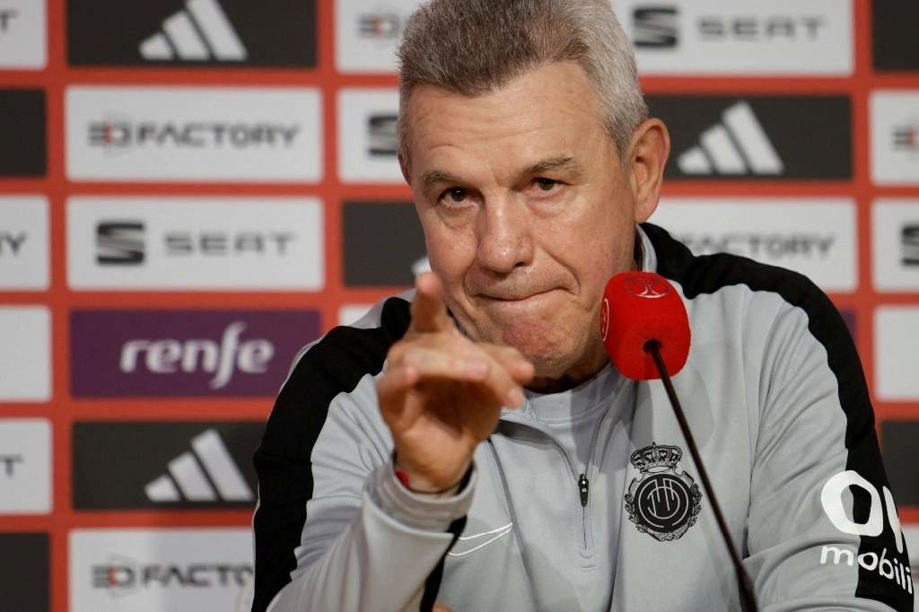 El entrenador del Mallorca, Javier Aguirre, durante la conferencia previa al partido ante el Athletic Club por el título de la Copa del Rey. La imagen, del 5 de abril de 2024. Foto Afp