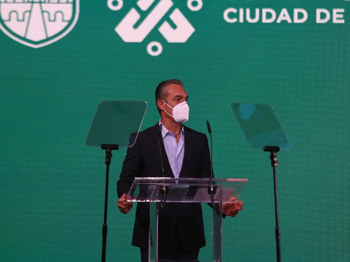 Grupo Carso, a través de las fundaciones Carlos Slim y Telmex-Telcel, así como América Móvil, ha hecho frente a la pandemia debido a las inversiones que han realizado en los últimos años, dijo Carlos Slim Domit. Foto Yazmín Ortega Cortés / Archivo