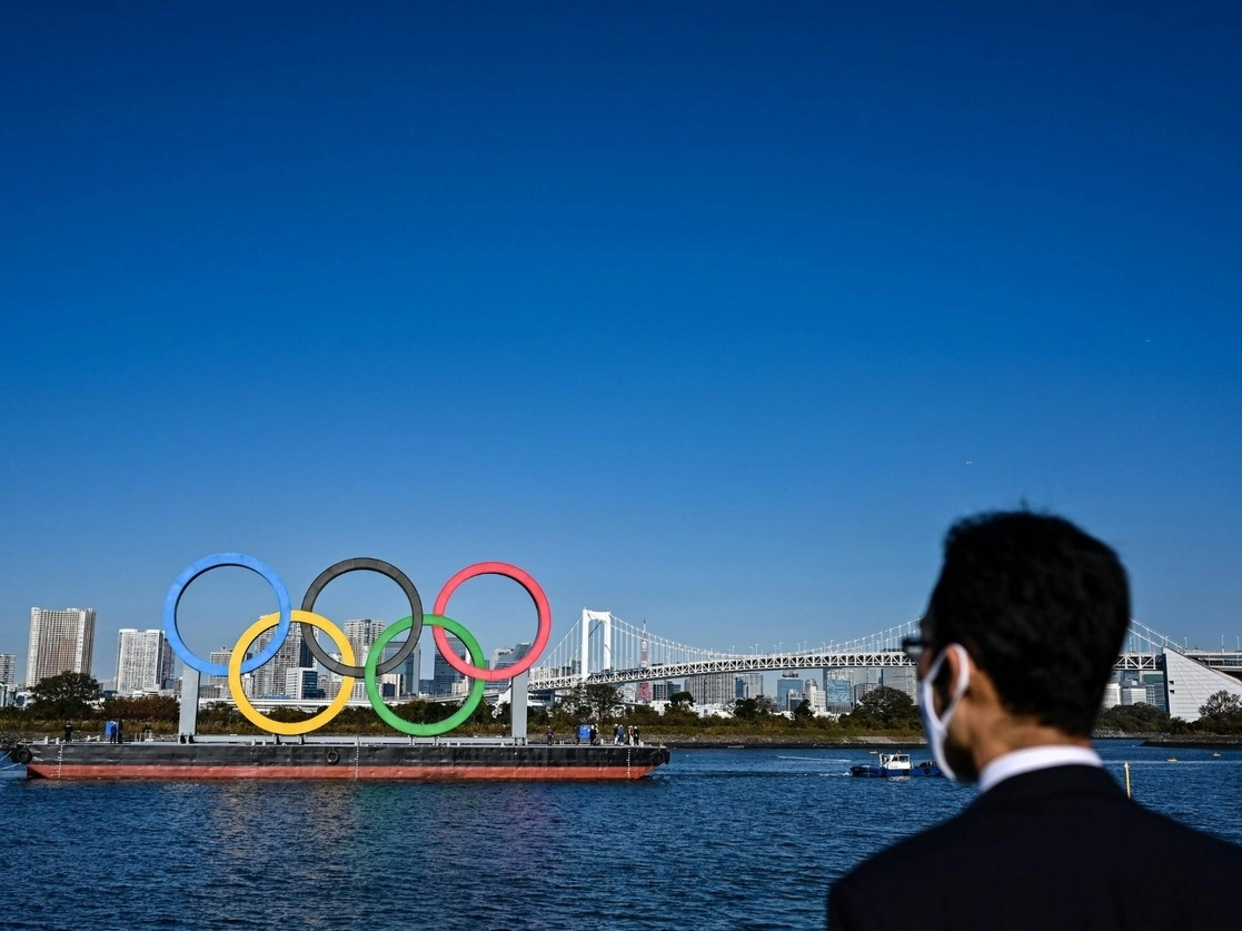 Anillos olímpicos en un paseo marítimo en Tokio, capital japonesa. Foto Afp / Archivo