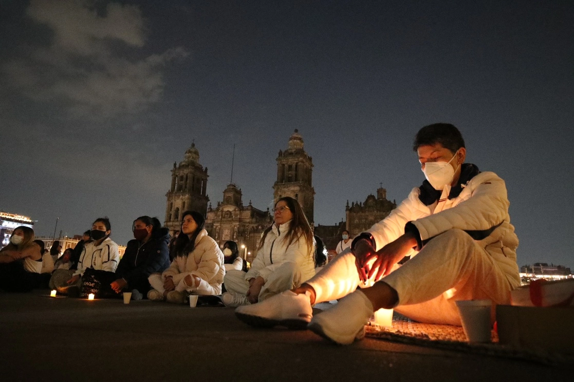 Durante la protesta pacífica de los colectivos feministas recordaron a la mujeres víctimas de feminicidio. Foto María Luisa Severiano