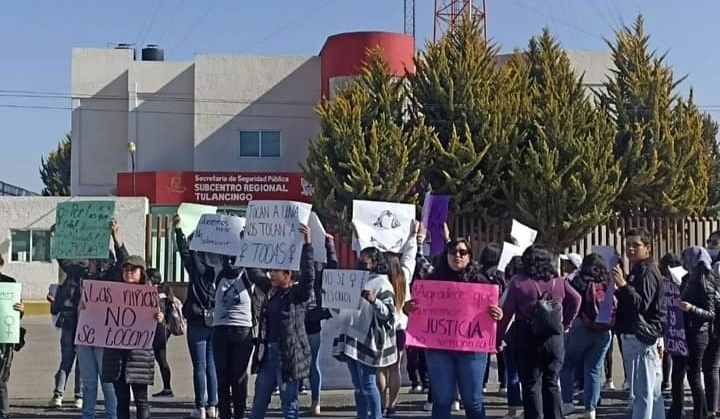 Las activistas y familiares de las mujeres violentadas fueron recibidos en audiencia por funcionarios de la Subsecretaría de Gobierno quienes acordaron checar cada expediente y darles un informe el próximo 17 de febrero. Foto  Ricardo Montoya 