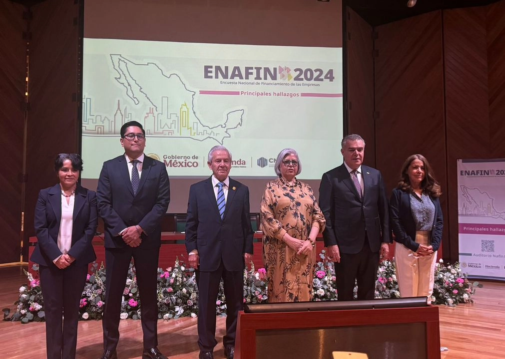 La economía mexicana alcanzará su máximo potencial si existen condiciones adecuadas para que las empresas puedan participar en el sistema financiero, planteó Jesús De la Fuente, presidente de la Comisión Nacional Bancaria y de Valores.