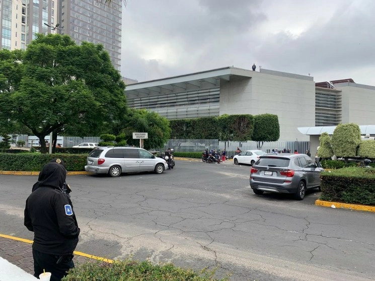 Disidentes tomaron la madrugada de este jueves las oficinas del Corporativo Cruz Azul. Foto Alfredo Domínguez