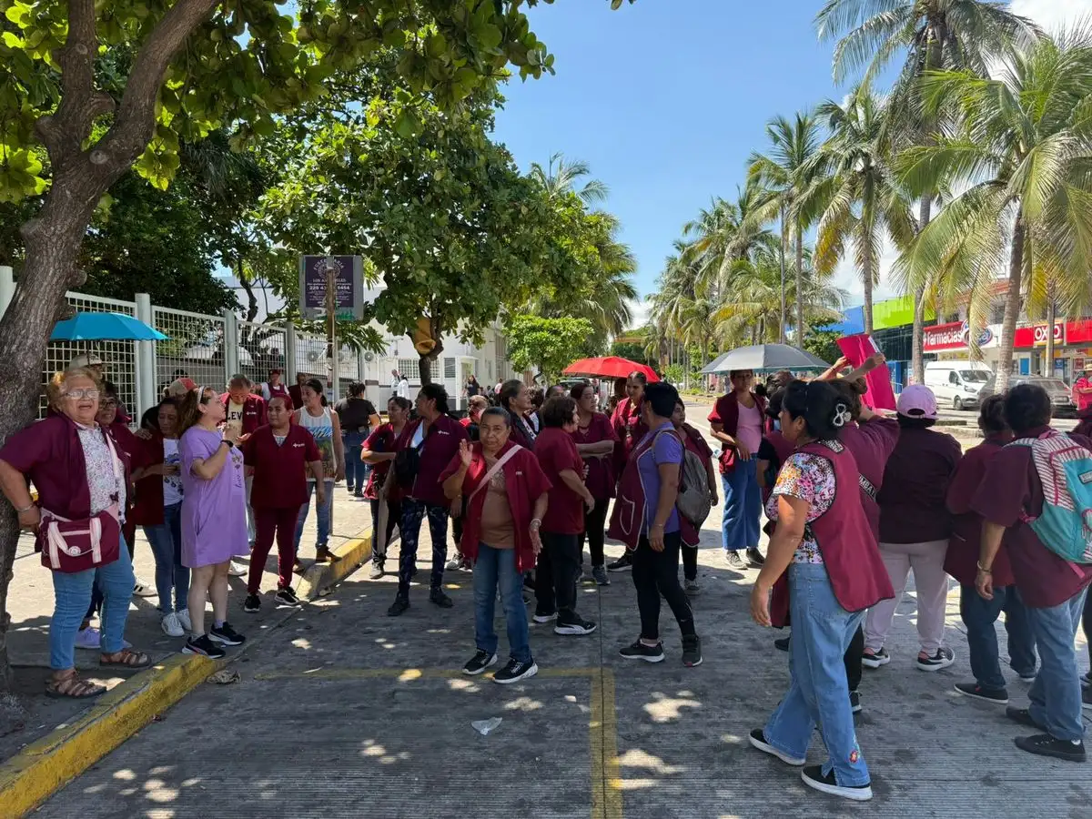 Los quejosos detallaron que ha habido diversas promesas de pago por parte del gobierno y del IMSS Bienestar a la empresa; sin embargo, hasta la noche de ayer estas no se habían concretado, por lo que podrían intensificarse sus acciones. Foto