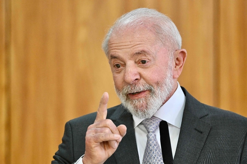 Luiz Inácio Lula da Silva, presidente de Brasil, exhortó al ex mandatario, Jair Bolsonaro, a defenderse en tribunales de la acusación de intento de golpe de Estado. Foto Afp