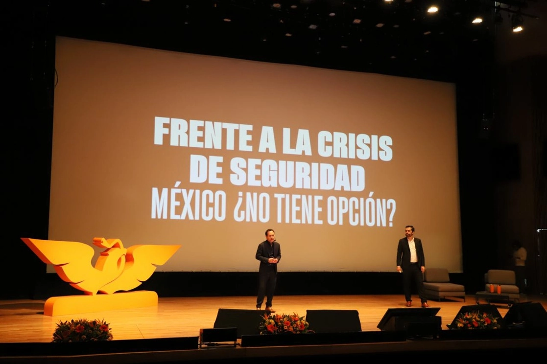 Presentación de la propuesta de seguridad de Movimiento Ciudadano en el Centro cultural Roberto Cantoral. Foto tomada del Twitter de @MovCiudadanoCMX