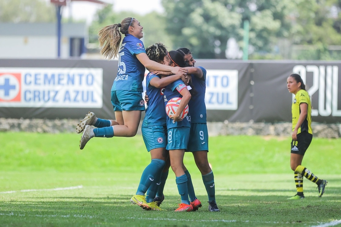 Cruz Azul femenil ganó de local el juego de la fecha 12 ante Mazatlán. Foto Tomada del Twitter @AzulFemenil 
