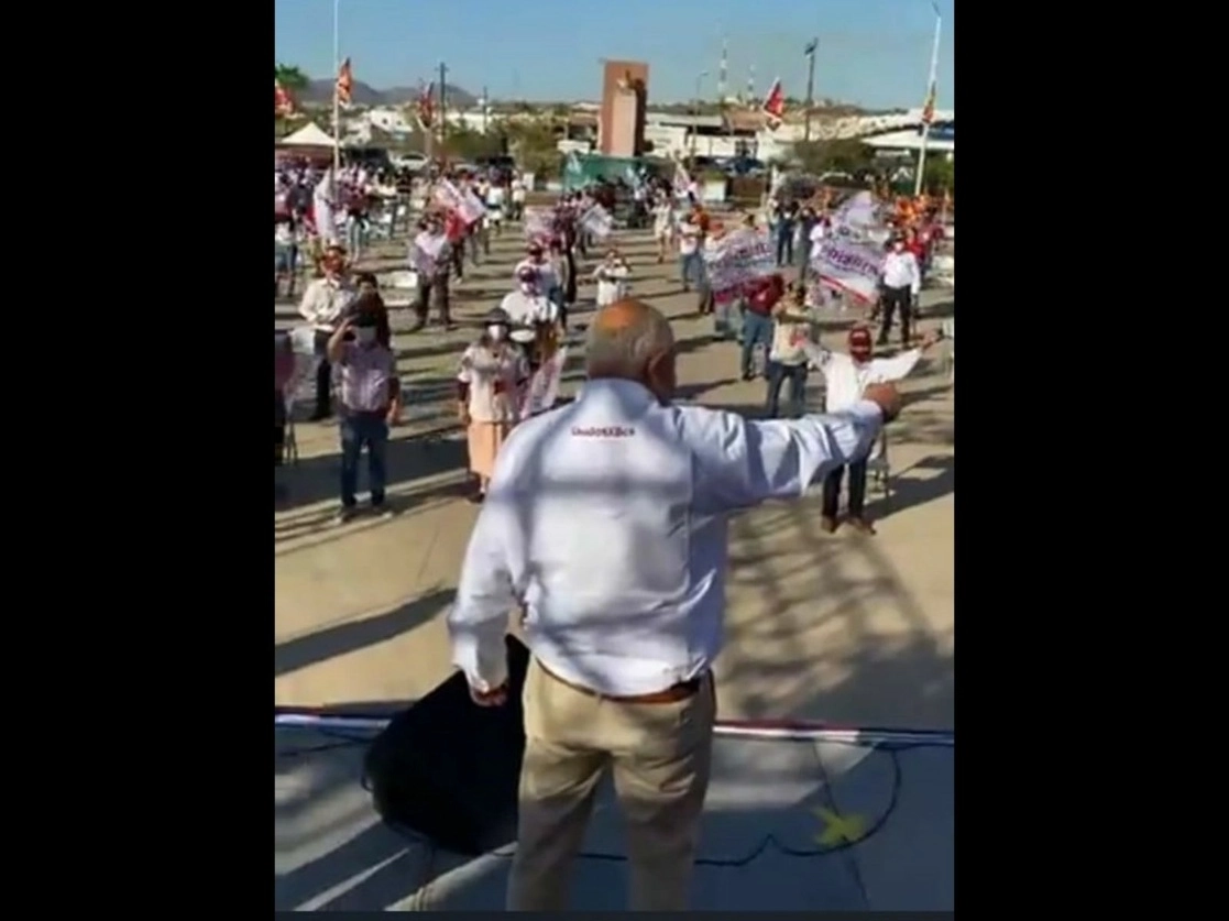Víctor Manuel Castro Cosío, candidato de Morena para la gubernatura de Baja California Sur, al arrancar su campaña. Foto cortesía Morena