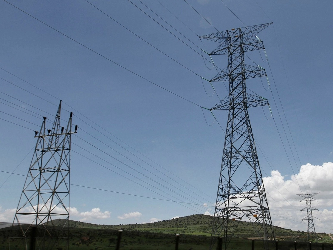 La opinión de la Comisión Federal de Electricidad incluye un análisis del Centro de Estudios de las Finanzas Públicas sobre el impacto de la iniciativa, específicamente de los contratos vigentes y la respuesta de las empresas. Foto Notimex / Archivo