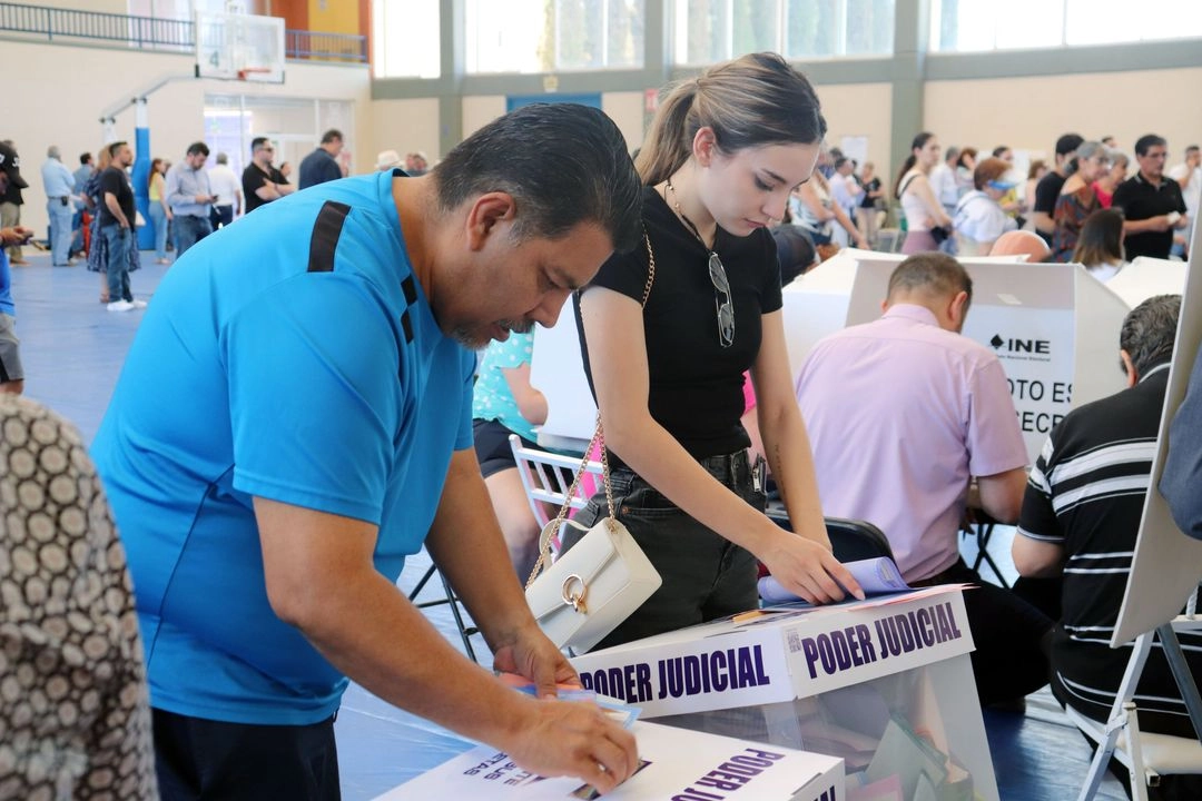 El director de la Policía Municipal, Sergio Martínez Carrasco, confirmó que detuvieron a diez personas por posible comisión de delitos electorales.
