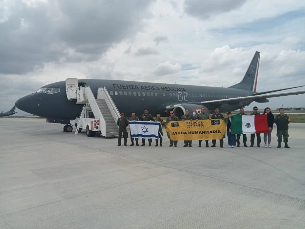 Con un retraso de más de una hora partió el segundo avión de la Fuerza Aérea Mexicana (FAM), que vuela a Israel en auxilio de mexicanos. Foto Eduardo Murillo