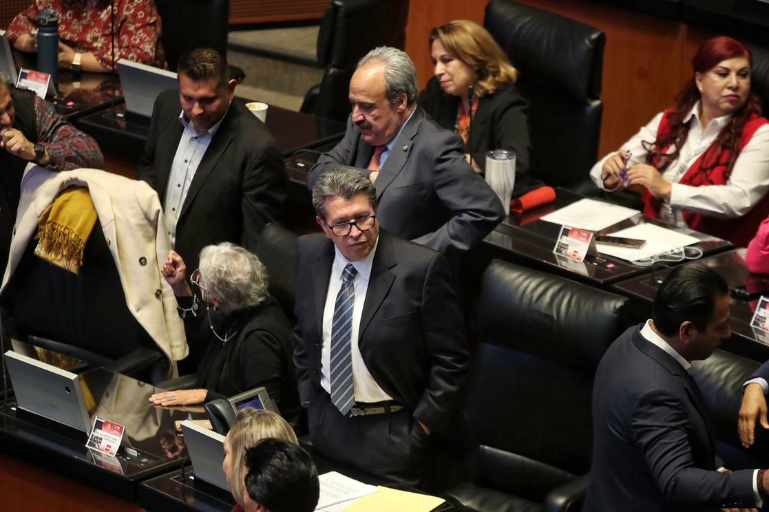 El presidente de la Jucopo, Ricardo Monreal, durante la sesión ordinaria de la Cámara de Senadores, en la Ciudad de México, el 14 de diciembre de 2022. Foto Marco Peláez