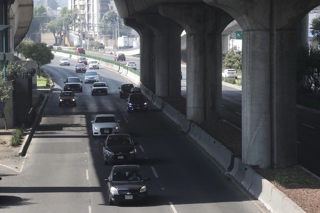 Los opositores a la obra señalan que el puente vehicular Periférico-Cuemanco afectará  un Área Natural Protegida en CDMX. Foto  Luis Castillo/Archivo