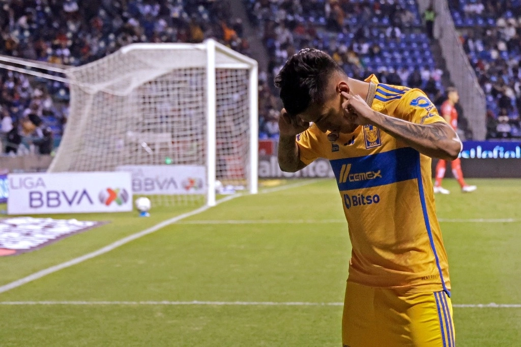 Raymundo Fulgencio se convirtió en el héroe de los felinos al conseguir el gol del empata contra Puebla en el partido de ida de los cuartos de final de la Liga Mx. Foto tomada de X @LigaBBVAMX.