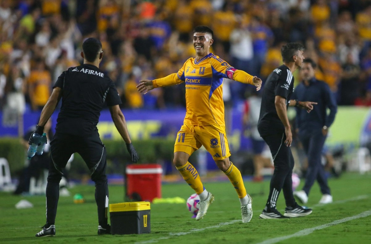 Brunetta celebró su primer triplete desde que llegó al futbol mexicano para jugar con Santos en el torneo Apertura 2022. Ya suma 27 goles con Tigres y llegó a 46 en la Liga Mx. Con esta actuación arribó a cinco dianas en el curso. Foto