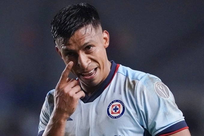 EL futbolista de Cruz Azul, Ángel Sepúlveda festeja una de sus anotaciones. Foto Cruz Azul